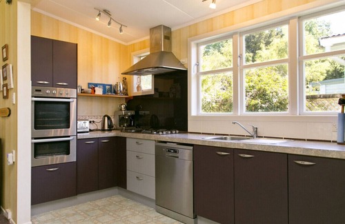 Turangi Cottage | The Trout House - Turangi Holiday Home