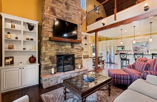 Cullowhee House | The Tuck House, nestled in the serene beauty of Cullowhee, NC