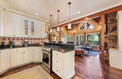 Cullowhee House | The Tuck House, nestled in the serene beauty of Cullowhee, NC