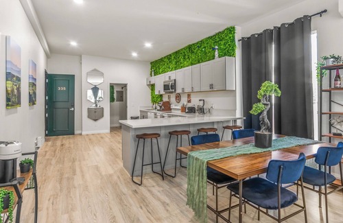 Mission Valley East Apartment | The Tuscan Penthouse 2 bedroom Suite/Family Getaway!