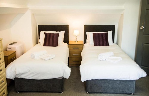 Crawley Villa | The Tushmore