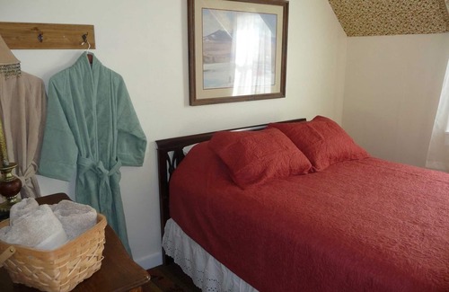 Twin Lakes Hotel | The Twin Lakes Inn