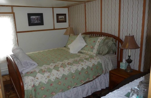 Twin Lakes Hotel | The Twin Lakes Inn