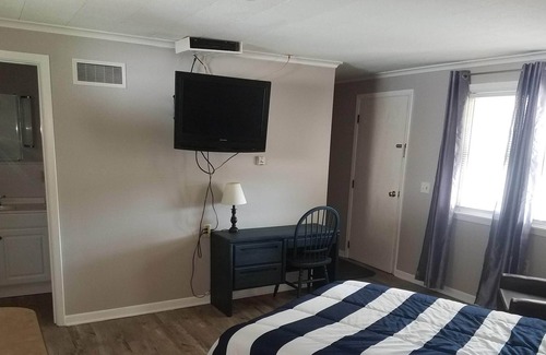 Ontario Center House | The Twin Rock Motel. Clean, Quiet. Cable and Wi-Fi
