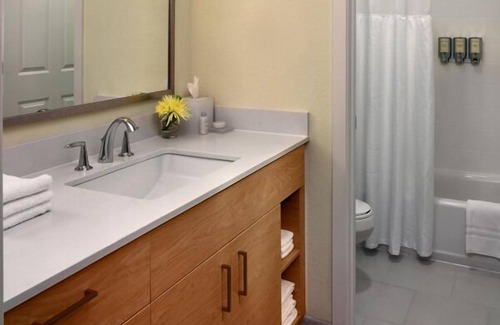 Sandy Springs Resort | The Ultimate Atlanta Experience! Full Kitchen, Free Breakfast, Pets Allowed!