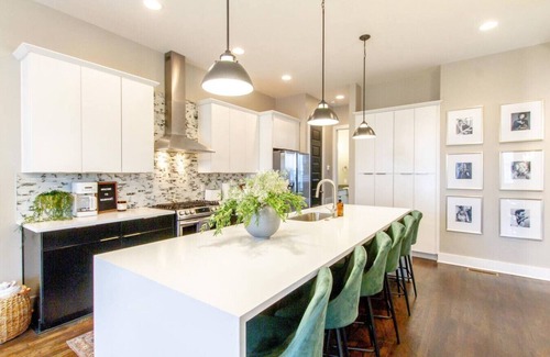 Hadley - Washington House | The Ultimate Double Rooftop Deck w/Skyline Views