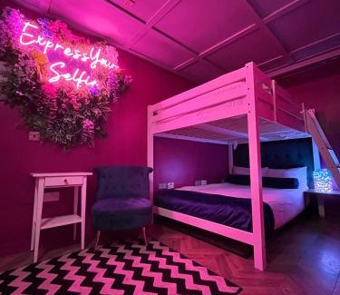 Manchester City Centre Apartment | The Ultimate Hen Suite with Bar & Makeup Room