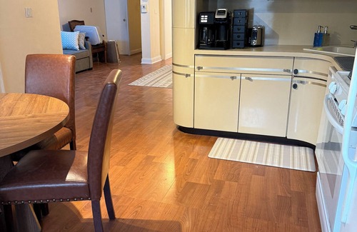 Hoboken Apartment | The Ultimate NYC Group Getaway. Sleeps 10 in Hoboken