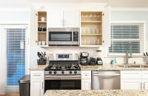 Candler-McAfee House | The Ultimate Retreat Sleeps 16, Fun & Relaxation