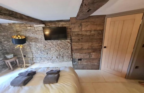 Frome House | The Undercoft luxury private studio at The Old Church House central Frome