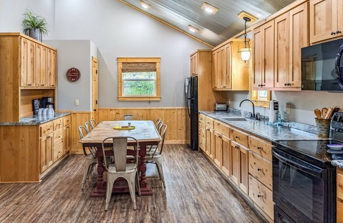 Mountain View House | The Upper Deck on Riverview
