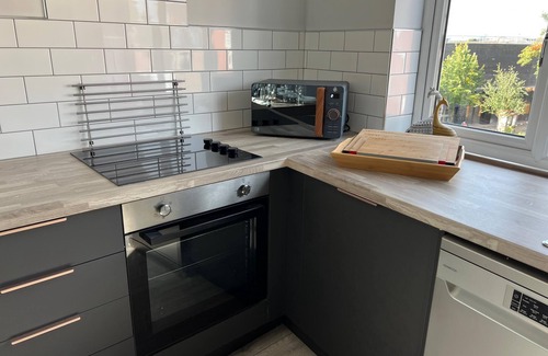 Trafford Apartment | The Upper Gathering - Sleeps Up To 9
