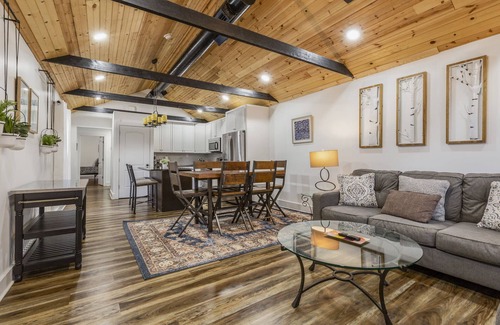 Jeffersonville House | The Urban Explorer's Pad: Newly Redesigned 3-BR