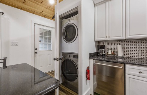 Jeffersonville House | The Urban Explorer's Pad: Newly Redesigned 3-BR