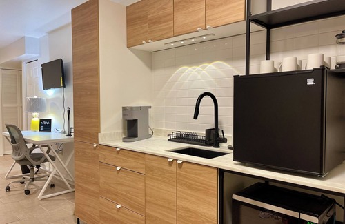 Communipaw Apartment | The Urban Oasis - A Cozy studio in Jersey City quick commute to NYC
