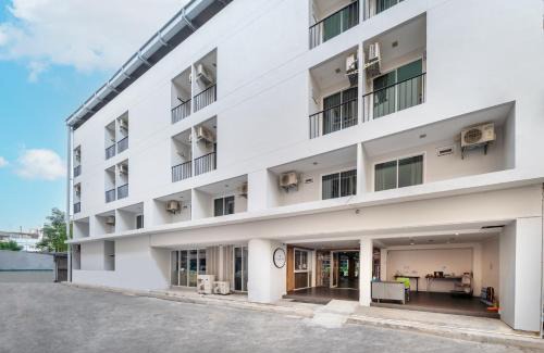 Chatuchak Hotel | The Urban Oasis