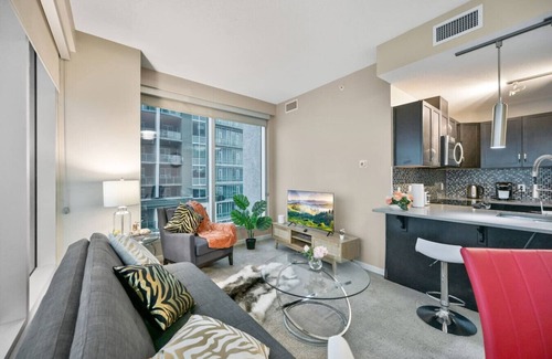 Victoria Park Apartment | The Urban Peak »19th Floor » Mountain & City Views