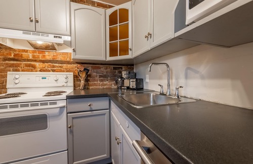 Sainte-Marie Apartment | The Urban Stay | Air conditioning | Workplace