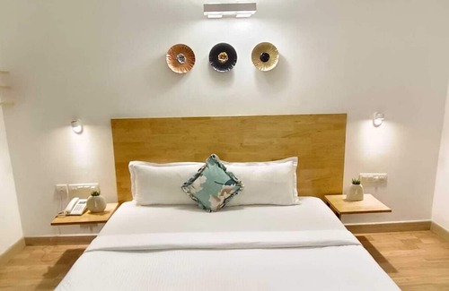 Jubilee Hills Hotel | The Urban Stays Hotel