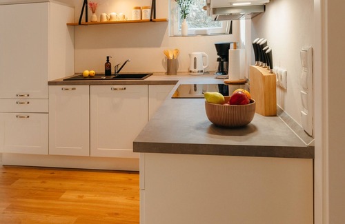 Ratzeburg Apartment | The vacation apartment with three terraces is located between the forest and the lake