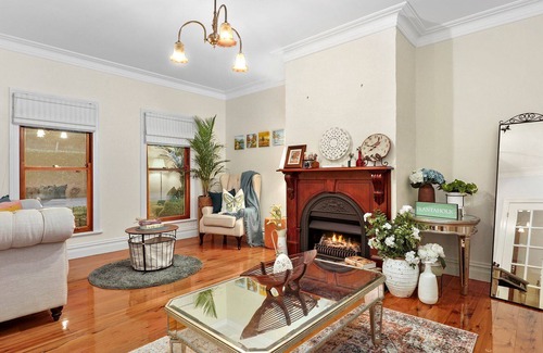 Sydney House | The Vale - family friendly retreat, where holiday memories are made.
