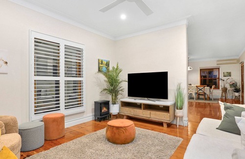 Sydney House | The Vale - family friendly retreat, where holiday memories are made.