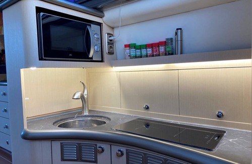 El Cabanyal Boat Rental | The Valencia Yacht Experience