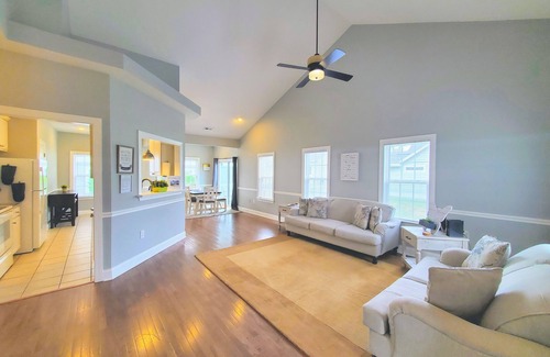 Socastee House | The Valentine - A Large Cozy Home Close To It All