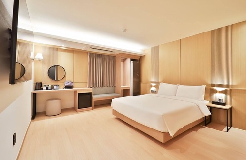 Suyeong-Gu Hotel | The van stay