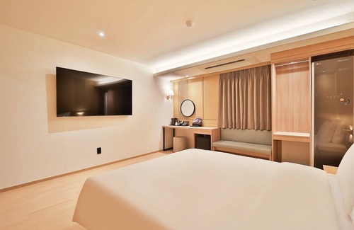 Suyeong-Gu Hotel | The van stay