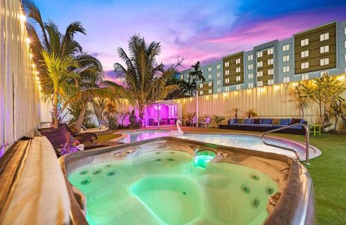 Allapattah House | The Velvet Palm Midtown Pool And Hot Tub