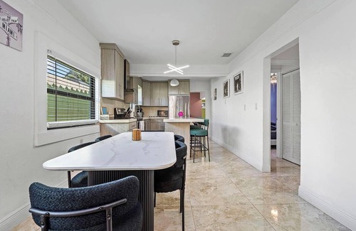 Allapattah House | The Velvet Palm | Pool | Hot Tub | Midtown