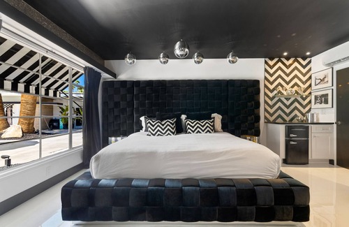 Uptown Design District Hotel | The Velvet Rope
