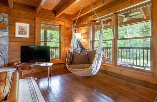 Marrowbone House | The Vester Farmhouse - Stunning Log Cabin in Tennessee Hills
