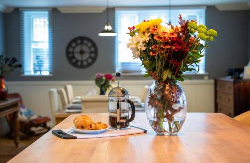 Oxenhope House | The Vestry - Sleeps 12 - With Hot Tub