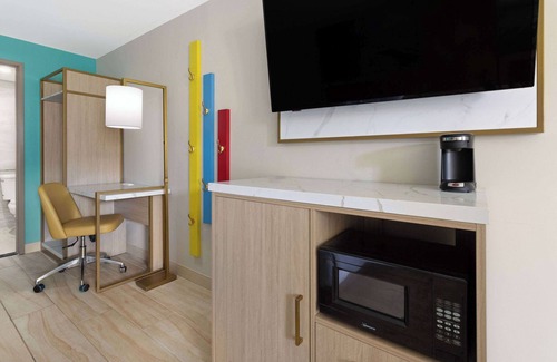 Wildwood Hotel | The Vibes Hotel, Trademark Collection by Wyndham