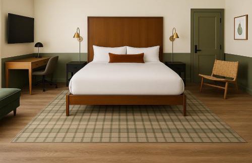 Traverse City Hotel | The Vic by Kasa
