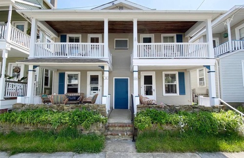 Bradley Beach House | THE VICTORIA & ALBERT. Perfect for Groups - 5 patios, BBQ, 10 Beach Passes.