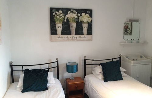 Burnham-on-Sea Bed & Breakfast | The Victoria Hotel