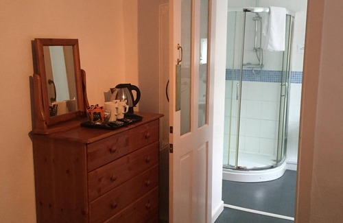 Burnham-on-Sea Bed & Breakfast | The Victoria Hotel