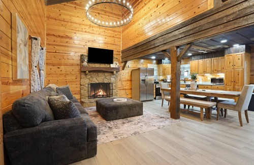 McArthur Cabin | The View at Grizzly Mountain | Hocking Hills