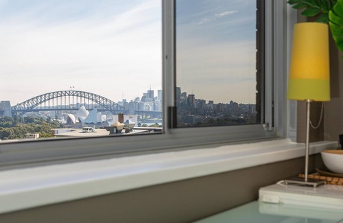 Elizabeth Bay Apartment | The View Potts Point (ISYD) - Comfortable 1 bedroom studio with pool and breathtaking Opera House views