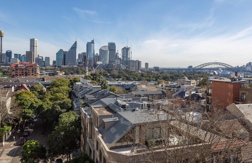 Elizabeth Bay Apartment | The View Potts Point (ISYD) - Comfortable 1 bedroom studio with pool and breathtaking Opera House views