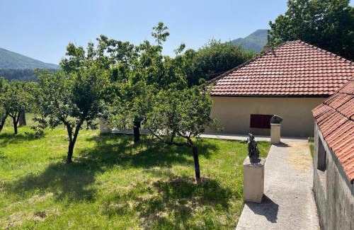 Cetinje Municipality House | The Viewpoint House - Njeguši