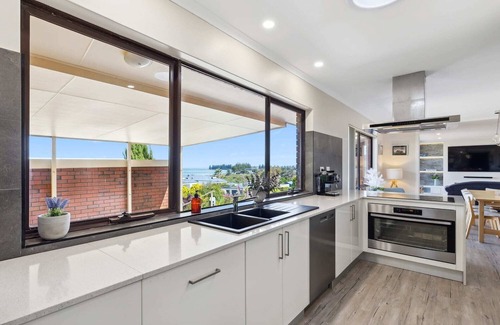 McCracken House | The Views Beach House, Pet friendly, WiFi
