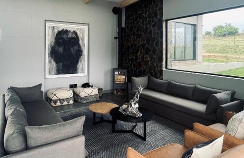 Mogale City Villa | The Villa at 40 Acres - Self-Catering Luxury Farmhouse on 16 hectares