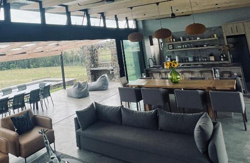 Mogale City Villa | The Villa at 40 Acres - Self-Catering Luxury Farmhouse on 16 hectares