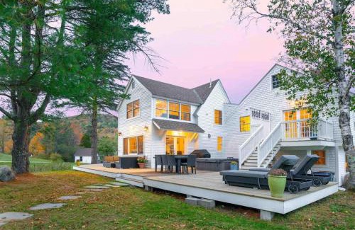 West Dover House | The Villa - Industrial Farmhouse with Hot Tub