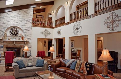 Red River House | The Villa - WiFi - Satellite - Fireplace - Washer - Dryer - Grill - Garage Access - Large Deck