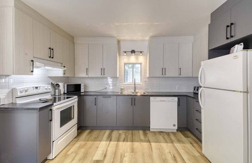 Saint-Faustin-Lac-Carre House | The Village Chalets – Hot Tub, Pool Table & Private Lake Access